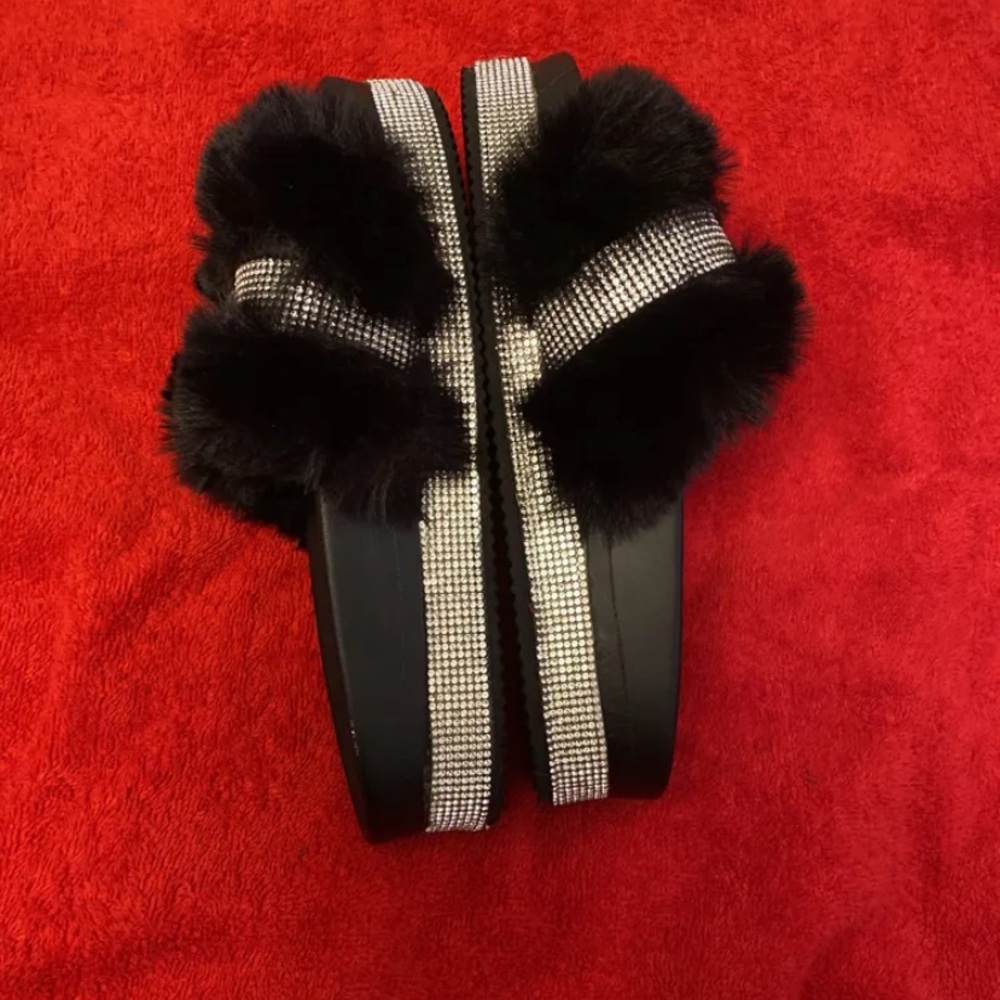 Slides black fur brand new